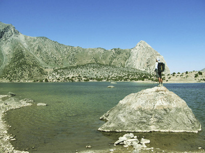 男子旅游走，背包里山