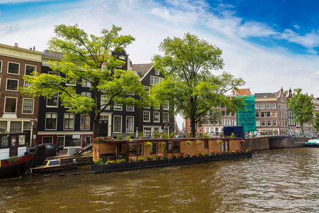 查看关于在阿姆斯特丹运河