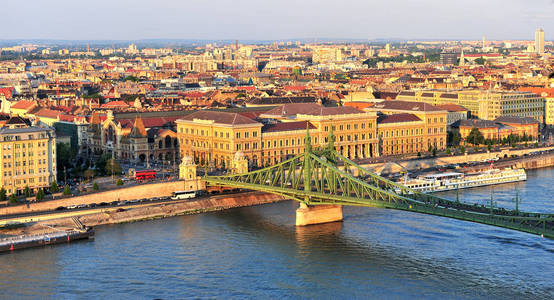 布达佩斯城市的全景视图