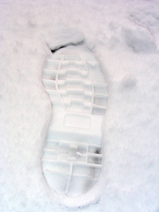 雪和脚印图片图片