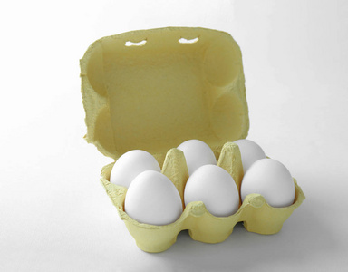 在包中的生鸡蛋