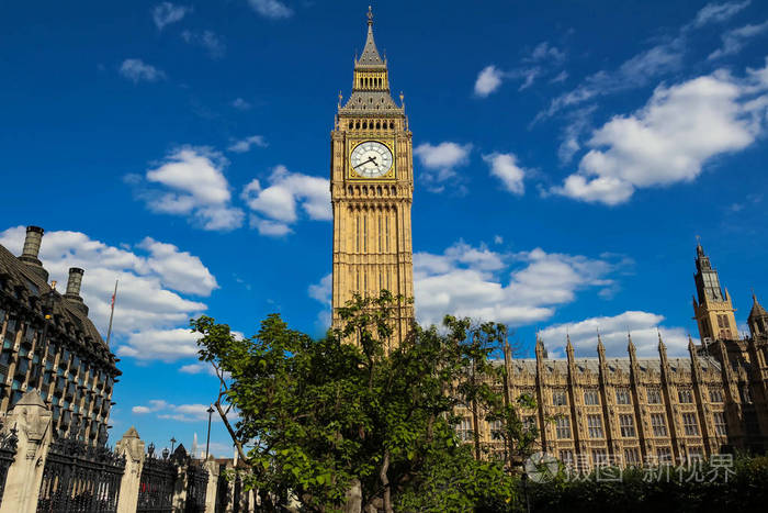 英国伦敦著名的大本钟钟塔
