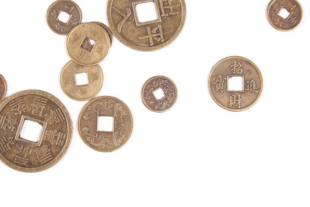 中国硬币为孤立的白色背景上的运气的