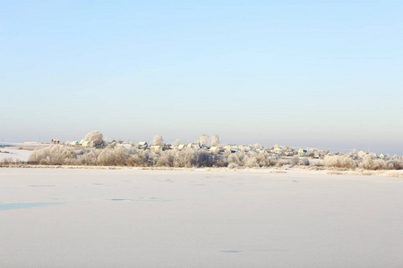 白雪皑皑的冬天风景