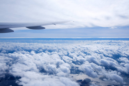 cloudscape 视图从飞机窗口
