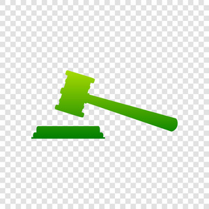 司法锤标志。矢量。在透明背景上的绿色渐变图标