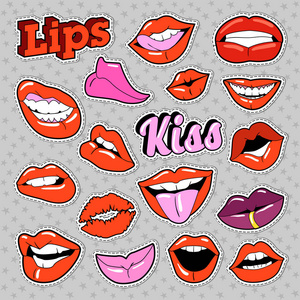 妇女的嘴唇设置伴随着亲吻和微笑的版画 徽章 修补程序 贴纸。矢量涂鸦