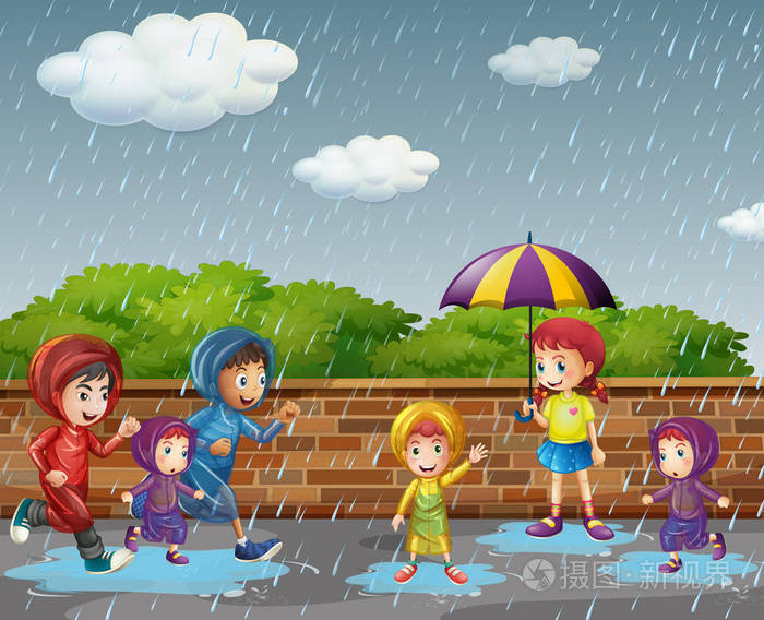 许多孩子在雨中跑步
