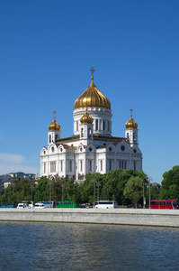 俄罗斯莫斯科, 普雷奇斯肯斯卡亚堤防和基督救世主大教堂的夏季景观