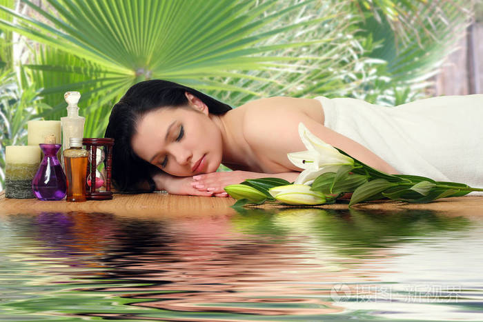 美丽的女人越来越沙龙 spa 水疗按摩