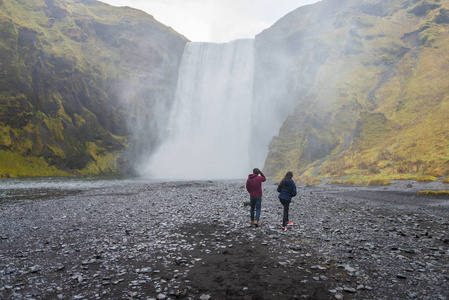 冰岛南部的斯科加瀑布瀑布