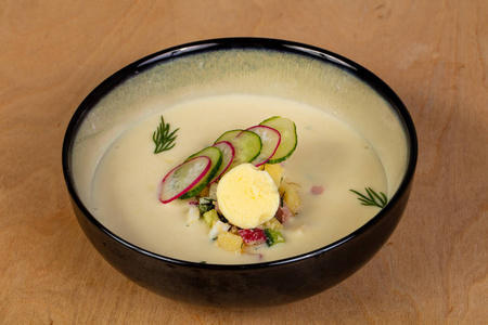 Okroshka kefir 和蔬菜