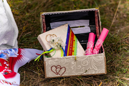 婚礼用品, 婚礼用具的组成。五颜六色的自然风光, 照片为记忆。代表庆祝的柔情和浪漫