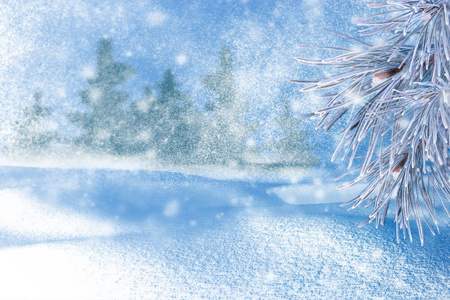 冬天的风景与雪。圣诞节背景与冷杉分支和圣诞球。圣诞快乐, 新年贺卡, 带复制空间