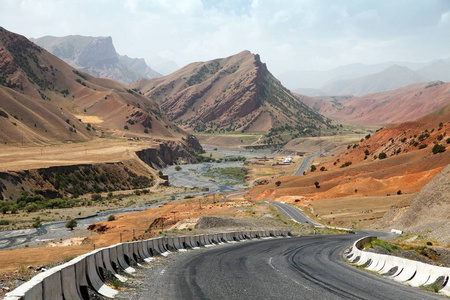 帕米尔高速公路或帕米尔斯基公路。吉尔吉斯斯坦帕米尔高速公路 m41 国际公路周边景观, 天顶世界