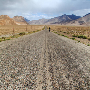 帕米尔高速公路或帕米尔斯基杰自行车, 有世界上最好的自行车道之一。帕米尔高速公路 m41 国际公路周围的景观, 塔吉克斯坦的山区