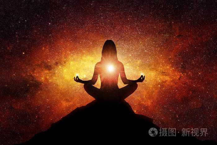 与宇宙能量相连的精神冥想