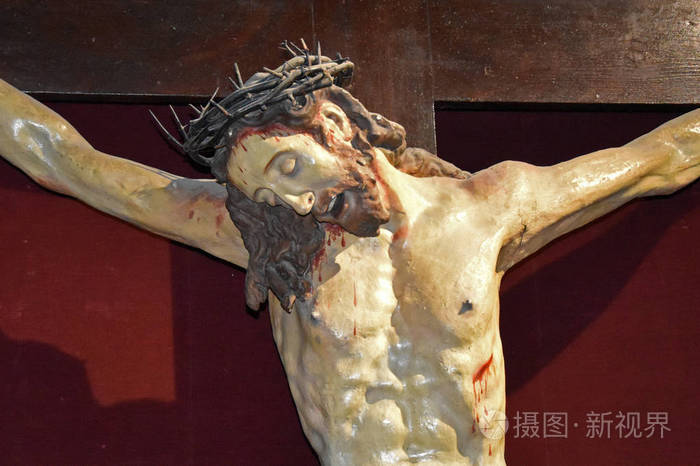 被钉十字架的耶稣 在圣安德雷亚的木雕雕像