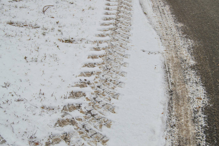 抽象冬天背景在雪, 轨道的特写镜头从汽车轮胎胎面