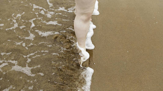 海水中的脚