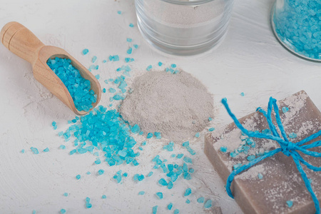 化妆品粘土粉 自制粘土肥皂和蓝色的大海盐对 wh