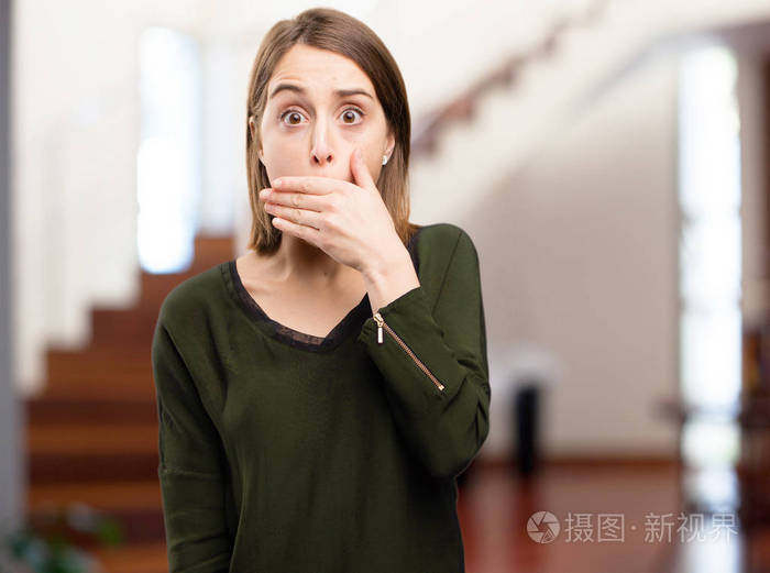 惊讶的漂亮女人,捂嘴