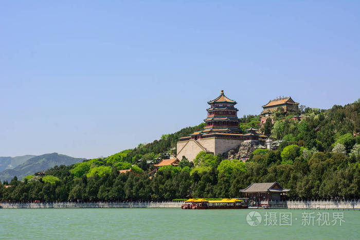 颐和园在北京,中国著名的旅游胜地