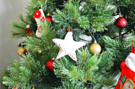 圣诞树和圣诞装饰