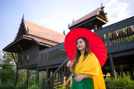 泰国女人穿衣与传统风格