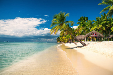 热带海滩上两岛，多米尼加共和国