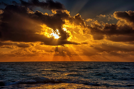 在加勒比海早晨的太阳日落图片