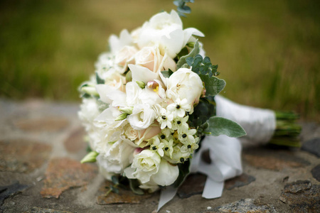白玫瑰 绣球花的婚礼花束