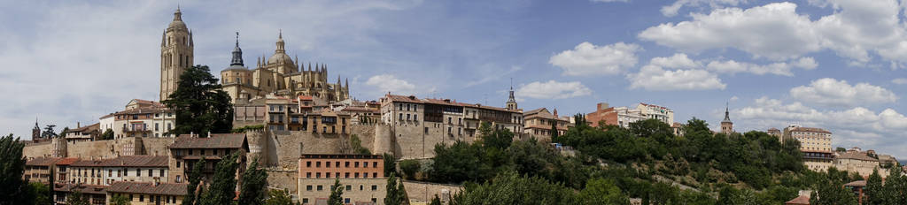 西班牙的中世纪城市, 塞哥维亚在卡斯蒂利亚 y 的社区