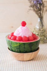 西瓜 bingsu 甜点