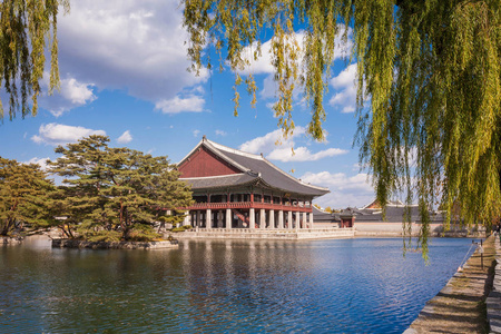 gyeonghoeru 在一个湖在景福宫，首尔，韩国