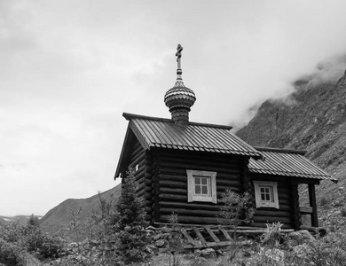 木制东正教在俄罗斯阿尔泰山脉