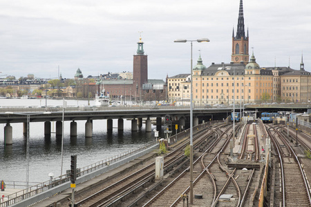当地的火车，大桥中部斯德哥尔摩