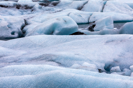 由南部海岸 o Jokulsarlon 泻湖漂浮的冰山