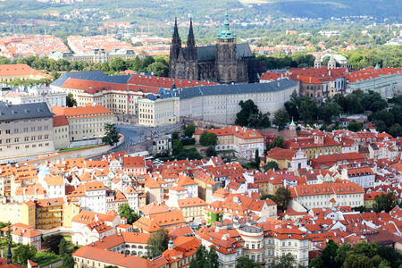 全景图的布拉格圣维特大教堂的景色