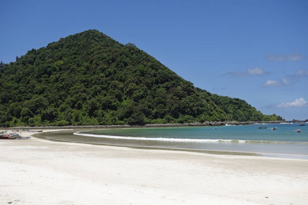 美丽的海滩，阳光灿烂的日子，努沙杜瓦海滩，印度尼西亚巴厘岛