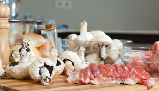 肉和蘑菇