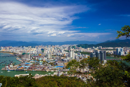 从鹿回头公园市全景图