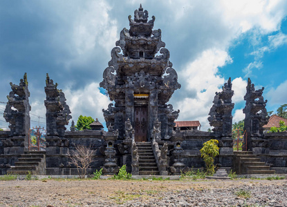 传统的大门入口寺。巴厘印度教寺庙。巴厘岛