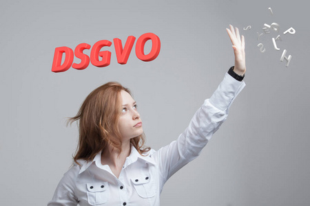 Dsgvo, 德国版的 Gdpr, 概念形象。一般数据保护条例, 个人资料的保护。处理信息的年轻妇女。DatenschutzG