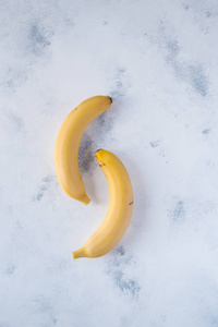 香蕉。成熟的香蕉在白色背景上孤立
