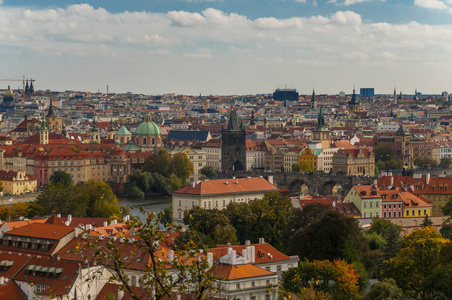 布拉格，Czezh 共和国。老两景区秋鸟瞰图