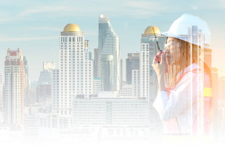 在城市建设中, 双曝光亚洲女性工作经验和专业职业工程师电工, 安全控制。工程师理念