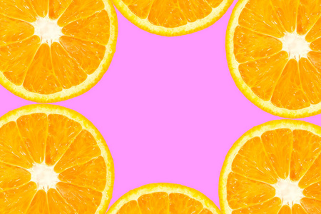 彩色背景橙片果的顶部视图