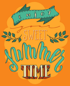 享受你甜美的夏日时光海报。五颜六色的手画的字体在充满活力的橙色背景。假期, 假期矢量插图