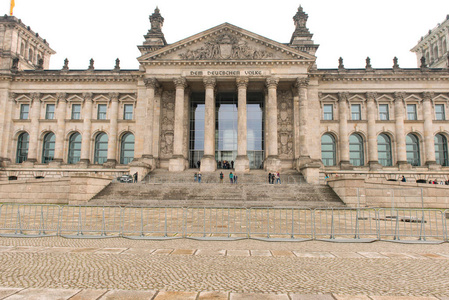 德国国会在柏林的白色背景